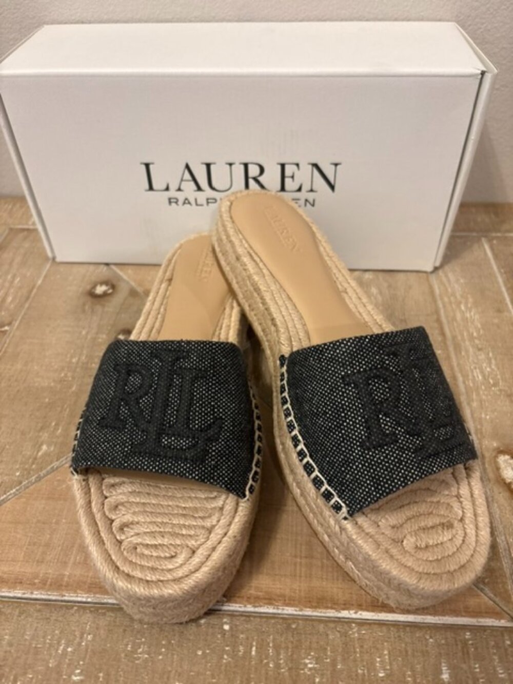 Brand new Lauren Ralph Lauren Polly Logo Platform Slide Sandals Size 8 or 9.5